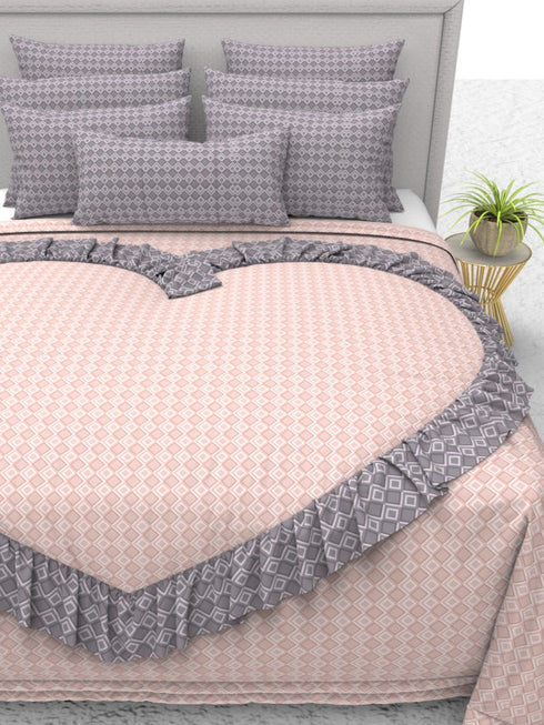 The White Moss Valentine Heart Winter comforter with 2 pillow covers